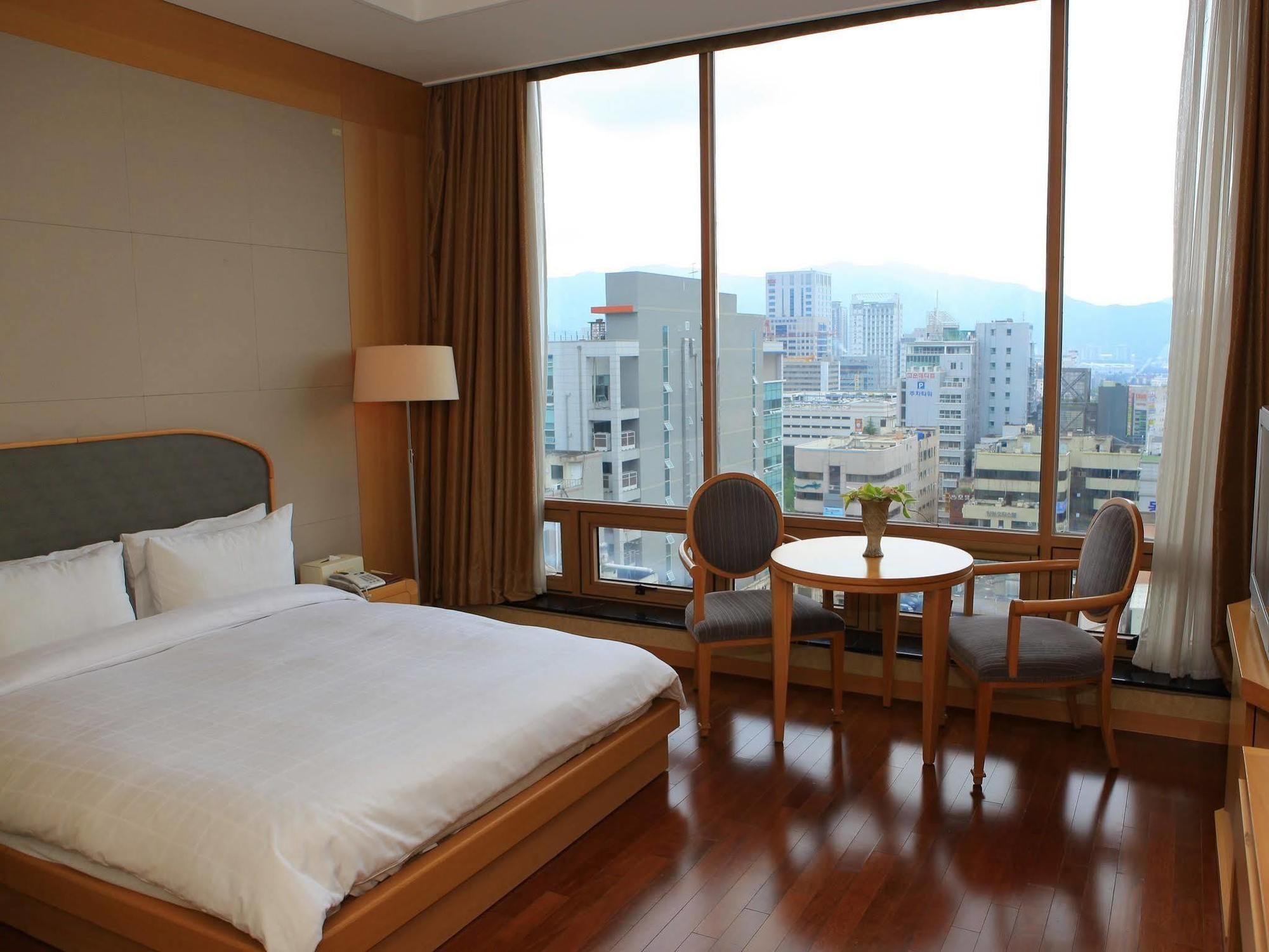 Hotel Avenue Changwon Εξωτερικό φωτογραφία